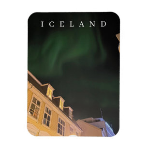 Luzes do Norte da Islândia sobre ímã de Reykjavik