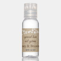 Luzes Espalhando Amor na Areia da Praia