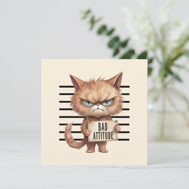 Má Atitude Cat Mugshot - Design Felino Engraçado (Em pé/Frente)