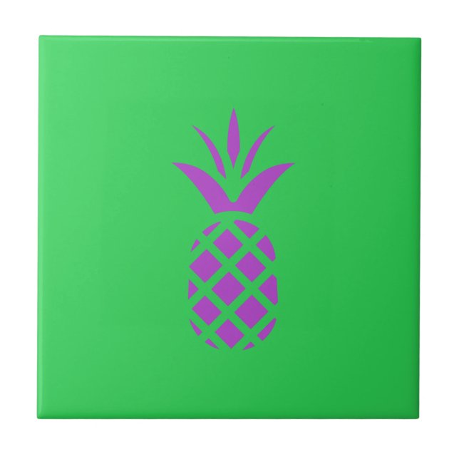 Maçã de pinheiro roxo em verde. (Frente)