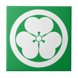 Madeira cortada em círculo com azulejo cerâmico