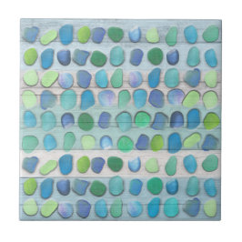 Madeira lançada costa de vidro da praia do mar