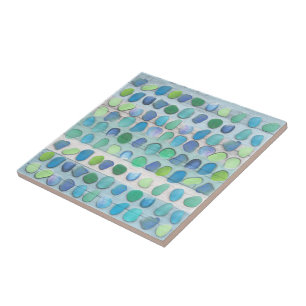 Madeira lançada costa de vidro da praia do mar