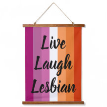 Madeira Tapeçada Por Muro