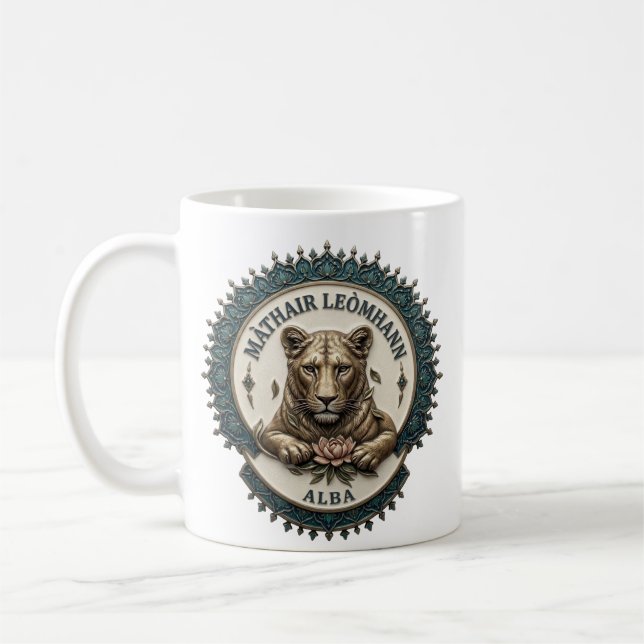 Mãe-leoa. Caneca de café da Escócia (Esquerda)
