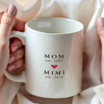 Mãe Moderna | Mimi Ano de Est. Caneca de Café<br><div class="desc">Design minimalista simplesmente perfeito apresentando ano de est. como uma Mãe e ano de est. como uma Mimi com um coração vermelho. Um presente maravilhoso que certamente será apreciado por muitos anos.</div>