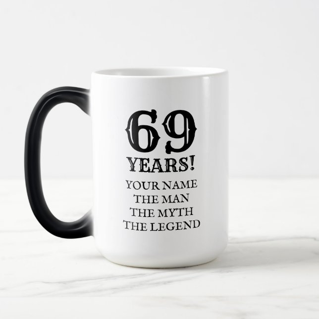 Mágica 69th caneca engraçada do aniversário para os (Esquerda)
