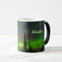 Aurora boreal bonita na caneca morphing de Alaska
