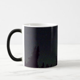 Mágica Aurora boreal bonita que Morphing a caneca