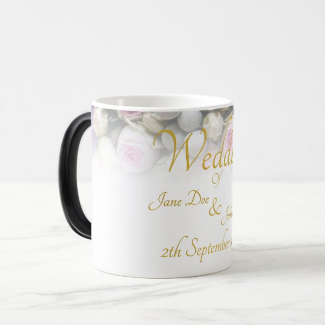 Mágica Caneca de Casamento - Noiva com buquê de casamento (Frente Esquerda)