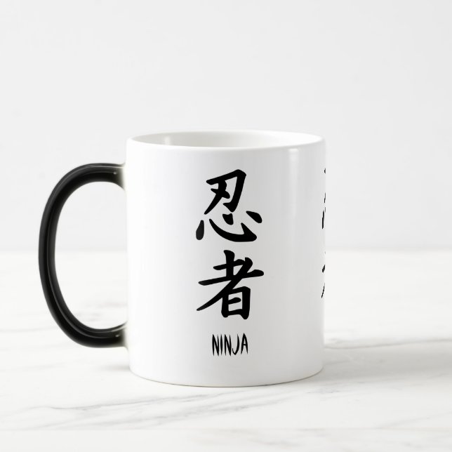 Mágica Caneca de desaparecimento do Kanji de Ninja (Esquerda)