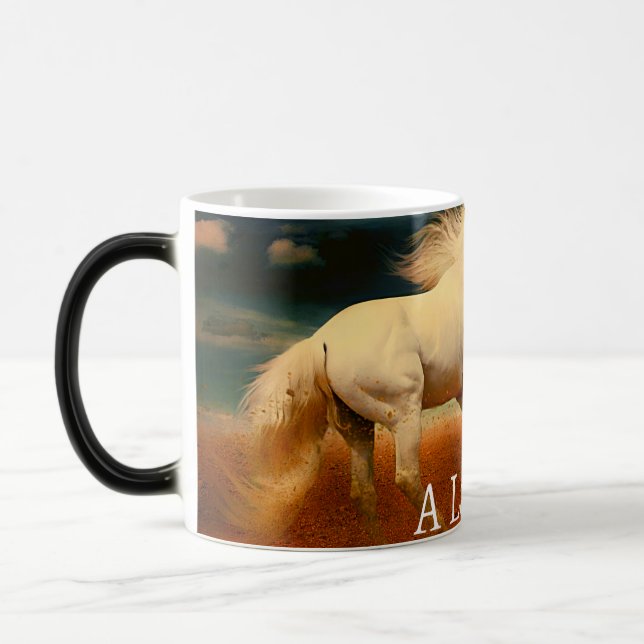 Mágica caneca reveladora de Um Longe Lugar (Esquerda)