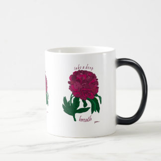 Mágica Tome uma caneca da respiração profunda