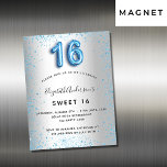Magneta de convite para brilho azul prateado doce<br><div class="desc">Um convite moderno, na moda e glamouroso para uma festa de aniversário Doce 16, 16. Um fundo com aspecto fino prateado, decorado com pó brilhante de cor azul. Personalize e adicione o seu nome e detalhes da festa. O número 16 é escrito com uma fonte de estilo de balão, script....</div>