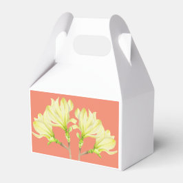 Magnolias Amarelas em uma Caixa de Favor Gável