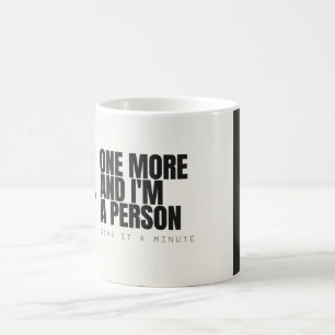 Mais Um e Eu Sou uma Pessoa Caneca de Café Diverti