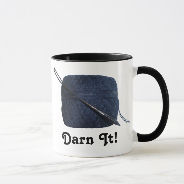 "Maldito!" Caneca Darning da agulha & da linha (Direita)