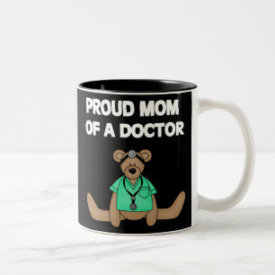 Mamã orgulhosa do doutor Caneca