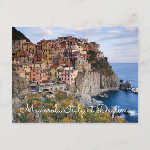 Manarola Italia em cartão das skylines do dia