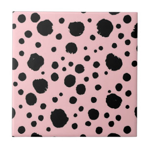 Manchas de Tinta Preta com Padrão de Bolinhas Rosa