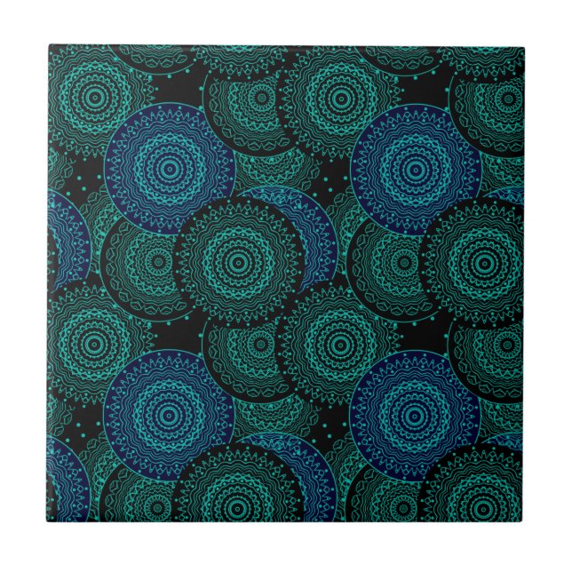 Mandala azul-turquesa, redonda, sobre fundo negro (Frente)