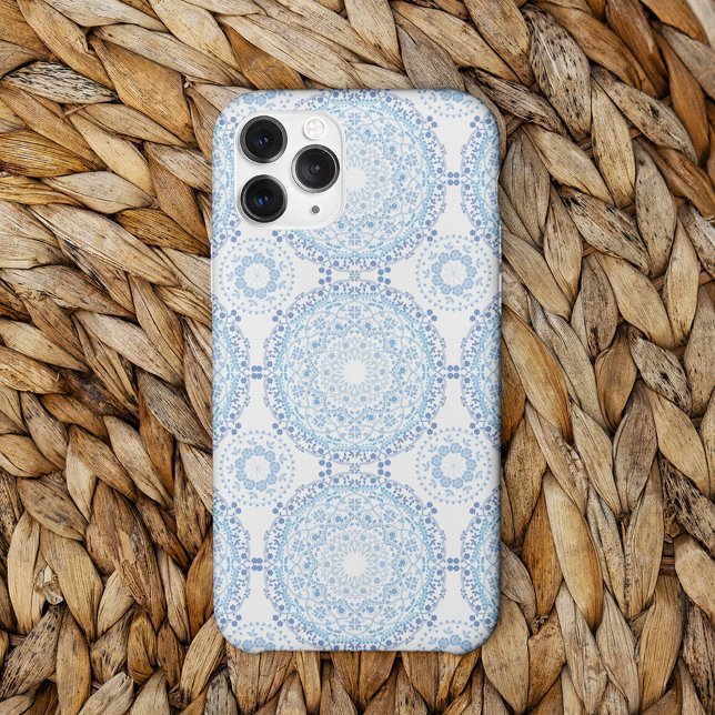 Mandala Branca Azul Moderna (Phone case with blue pattern)