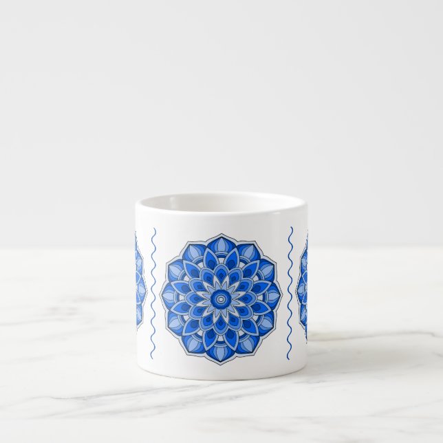 Mandala em caneca de especialidade azul (Frente)
