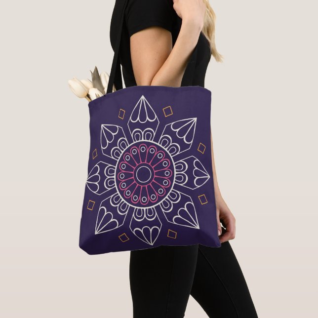 Mandala Tote Bag - Geométrico Roxo Boho (Close Up)