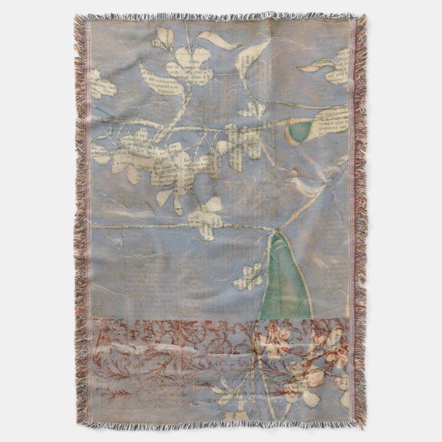 Manta Flores Brancas no Fundo de Newsprint (Frente Vertical)