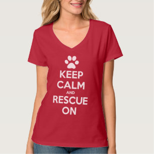 Mantenha a calma e o salvamento na camisa animal