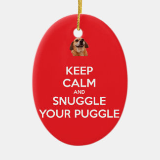 Mantenha a calma e Snuggle seu ORNAMENTO de Puggle