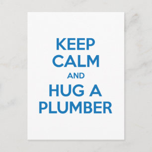 Mantenha-se calmo e abraça um cartão postal com