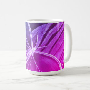 Mão esboçada Borboleta-Roxa Caneca de café