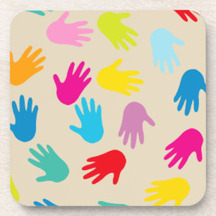 Mãos à volta da porta copos mundial