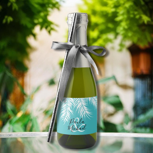 Mãos Brancas Tropicais Frontais na Turquesa Mini (White palm tree fronds on turquoise mini sparkling wine labels personalized for your wedding)