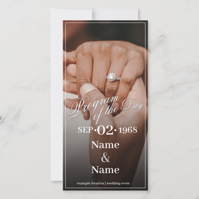 Mãos de um Casal de Casamento Colorido com Anel (Frente)