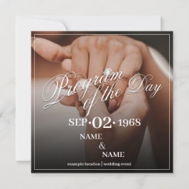 Mãos de um Casal de Casamento Colorido com Anel