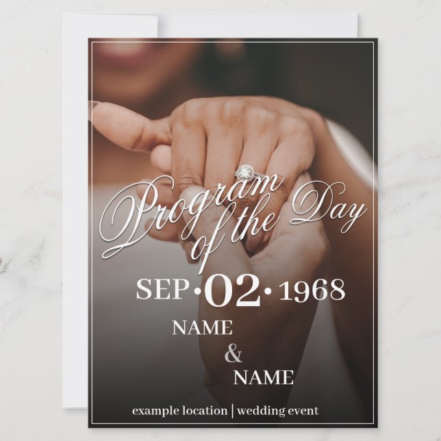 Mãos de um Casal de Casamento Colorido com Anel (Frente)