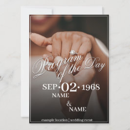 Mãos de um Casal de Casamento Colorido com Anel