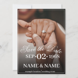 Mãos de um Casal de Casamento Colorido com Anel