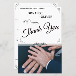 Mãos de um Casal de Casamento Gay com Anéis