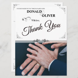 Mãos de um Casal de Casamento Gay com Anéis