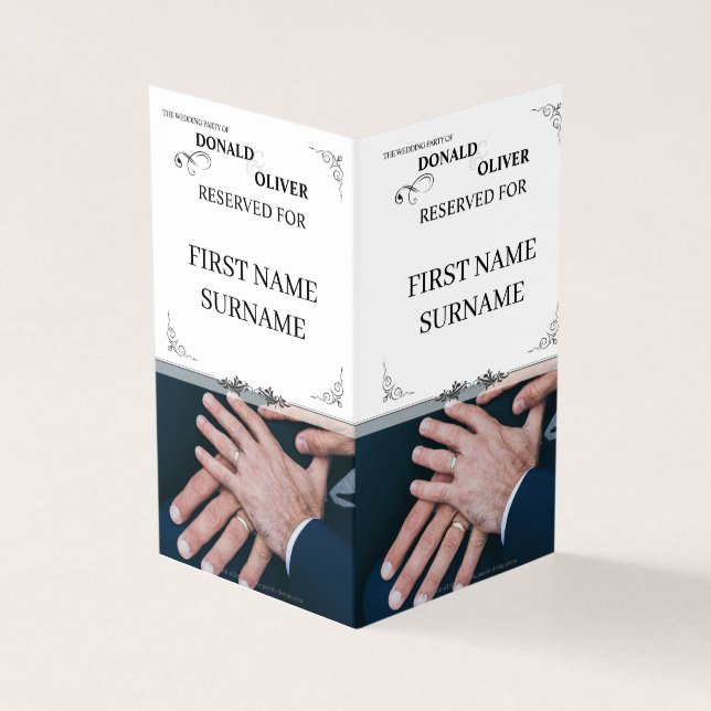 Mãos de um Casal de Casamento Gay com Anéis (Exterior)