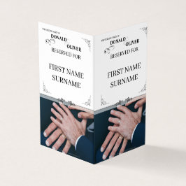 Mãos de um Casal de Casamento Gay com Anéis