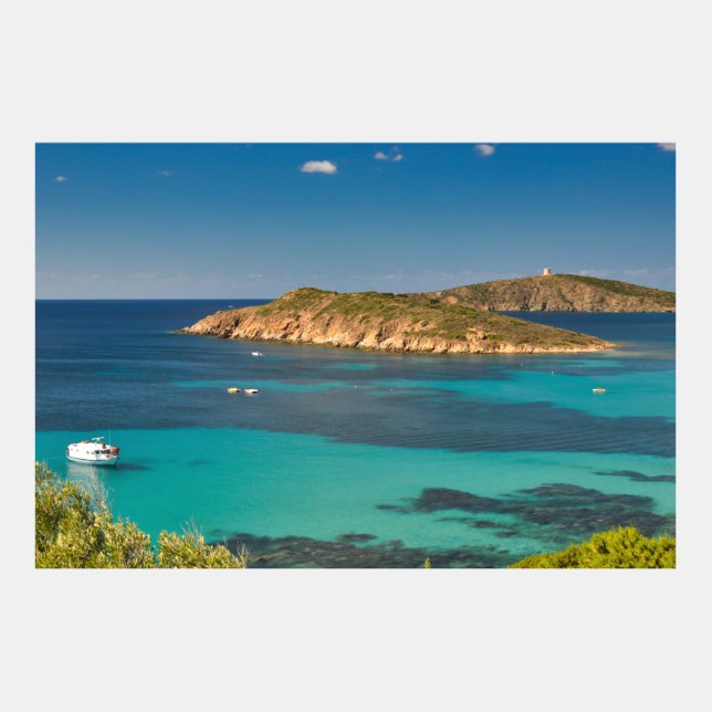 Mar azul e céu sardos com barcos e penhascos (Frente)