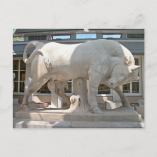 Marble Bull num cartão postal de pedestal elevado