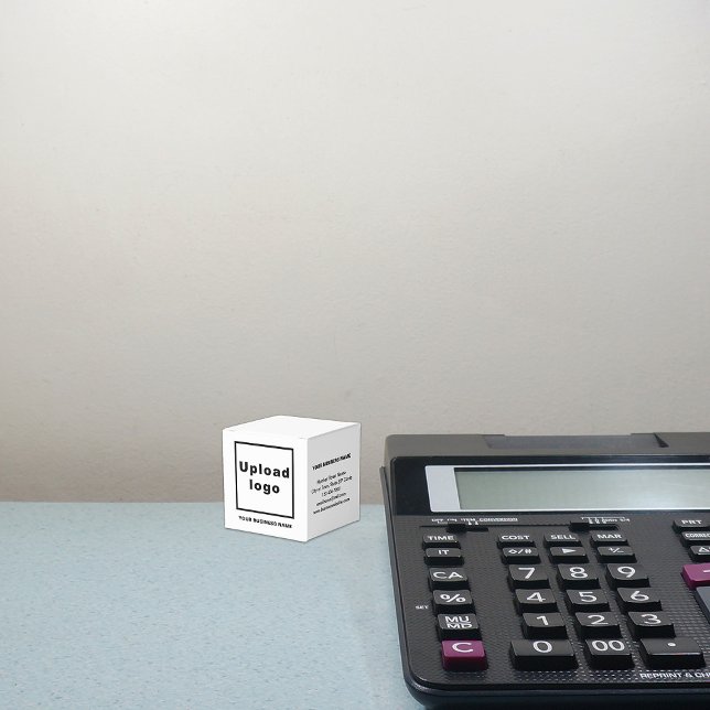 Marca comercial na caixa branca pequena (Build brand name awareness. Your business brand on small size white classic favor box.)