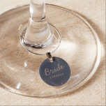 Marcador Para Taças De Vinho Marinho Azul e Rosa Gold Foil Chic Brit Personaliz<br><div class="desc">Design de Casamento de Borda Floral de Folha Azul e Rosa marinho Gold com flores desenhadas à mão, Folhas e fundo de aquarela. Um chic e um moderno Procure por um outono ou casamento no inverno, com paleta de cores ousadas: azul Marinho e detalhes de folha falsa ouro rosa. Elementos...</div>