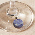 Marcador Para Taças De Vinho Vincent Van Gogh Starry Night Vintage Fine Art<br><div class="desc">Vincent van Gogh Starry Night Fine Art Painting Starry Night Starry Night é uma pintura do artista poste-impressionista holandês Vincent van Gogh. O céu azul à noite está cheio de nuvens, estrelas e uma lua crescente brilhante. A Noite Estrelada é a única noturna na série de visões da janela do...</div>
