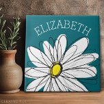 Margarida Branca e Amarela com Texto Personalizado<br><div class="desc">Uma peça de arte dúzia e caprichosa,  hipster. Você pode adicionar um nome,  monograma ou outro texto personalizado. Se você precisar mover a arte ao redor,  clique no botão personalizar para fazer alterações.</div>